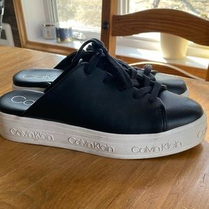 Calvin Klein sneaker platform slides